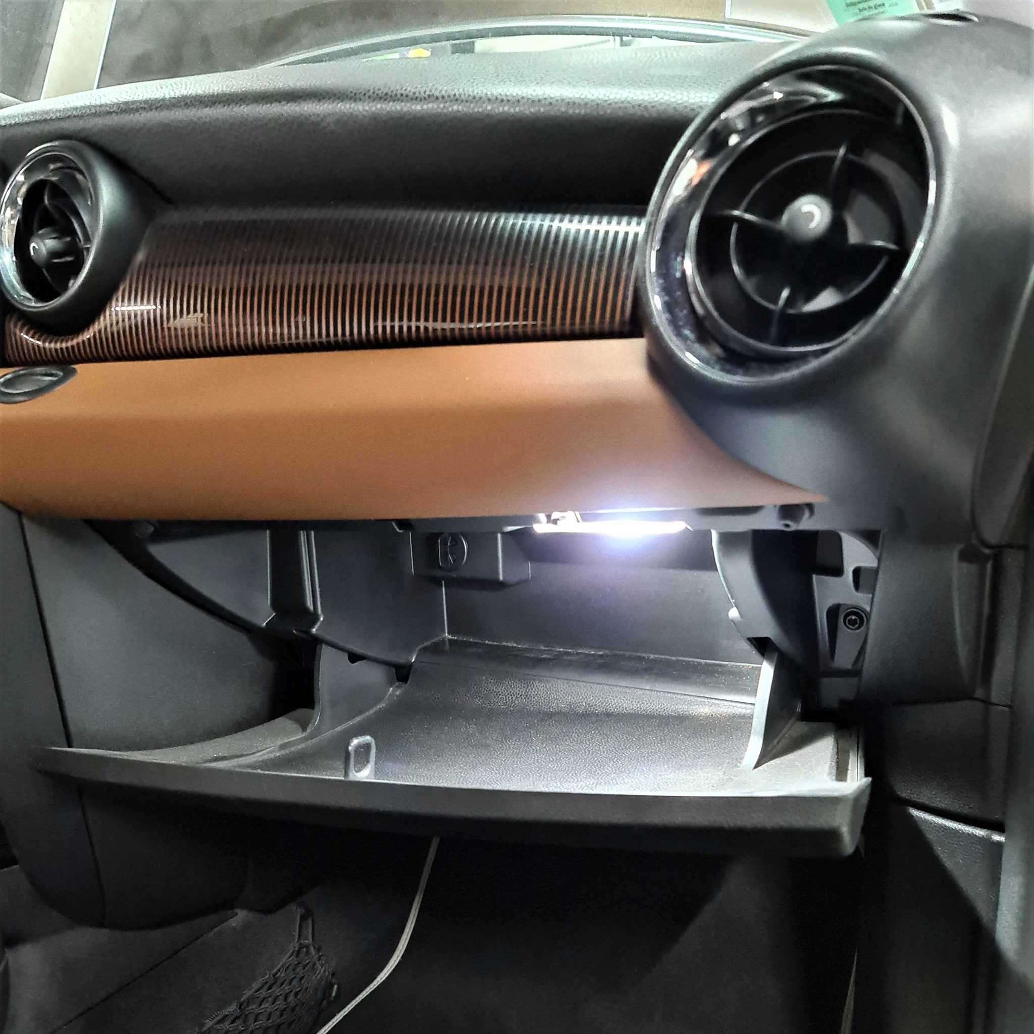 mini-Cooper-D-R56-boite-à-gant-led-agmvision-615de62515955