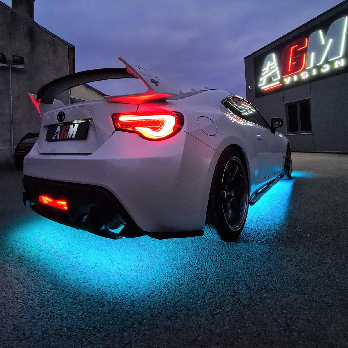 Kit NEON Voiture Compact 108 LED/Mètre RGB 80 Watts + V2 BOOST