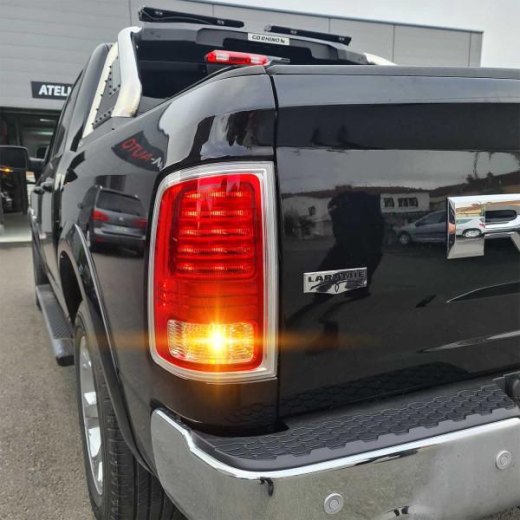 PACK LED PISCAS TRASEIROS DODGE RAM MK4 (Com luzes diurnas brancas)